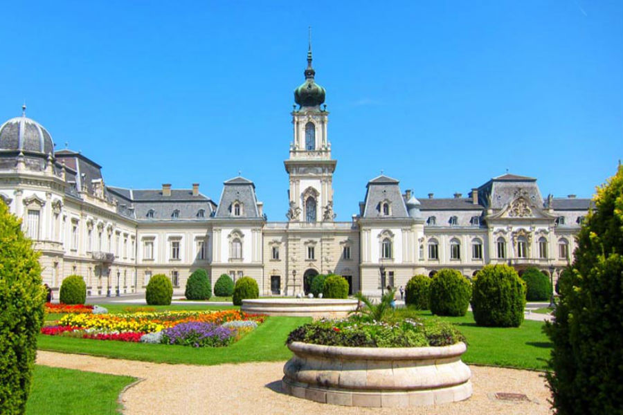 Keszthely környéki nyaraló medencével a LuxVil Balaton közelében